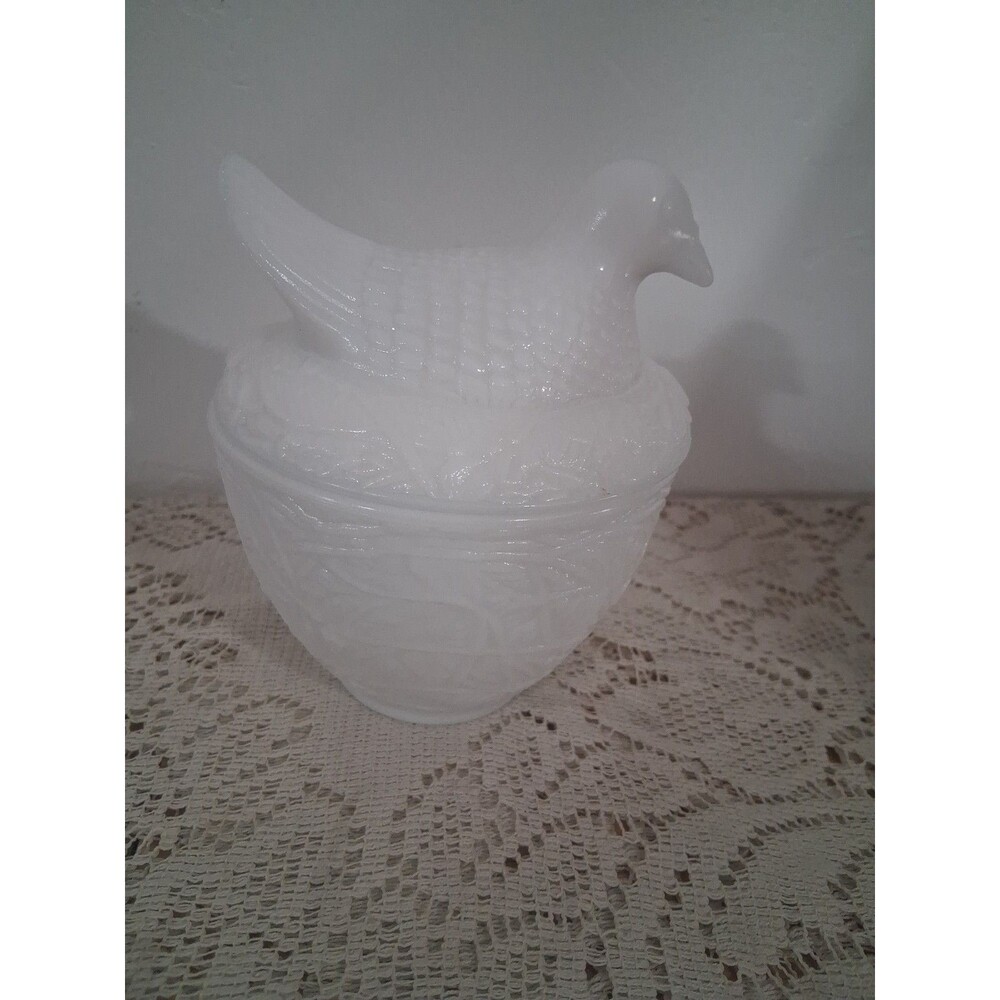 Vtg 70s Avon Milk Glass Bird On Nest Lidded Candy Trinket Dish White Cottagecore
